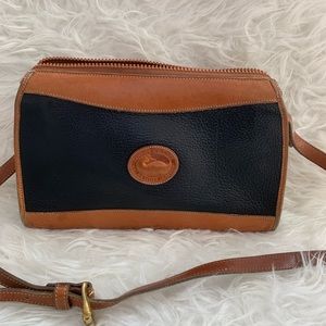 🛑Sold🛑 Vintage Dooney and Bourke crossbody bag